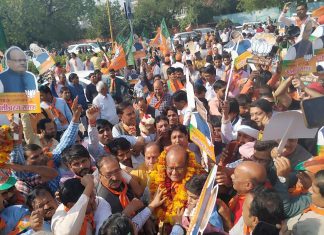 मालवीय नगर में हिचकौले खाते हुए जीते कालीचरण सराफ