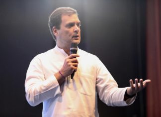 मणिपुर में छात्रों के बीच राहुल गांधी का डेमोक्रेसी डायलॉग